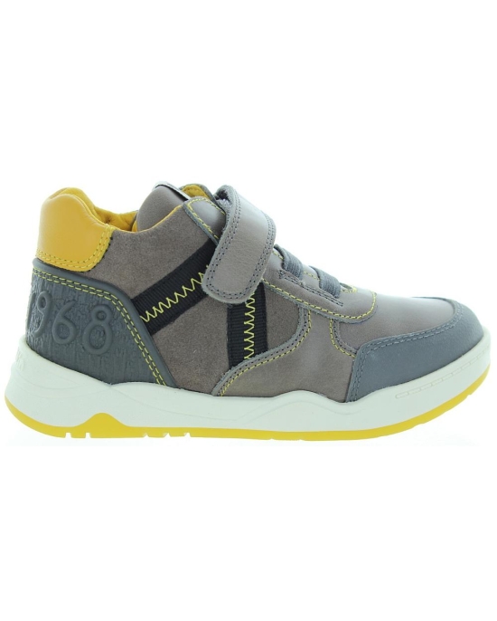 Pronation preventive walking brown leather boots
