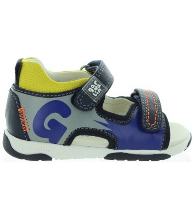 Baby boys sandals with closed backs