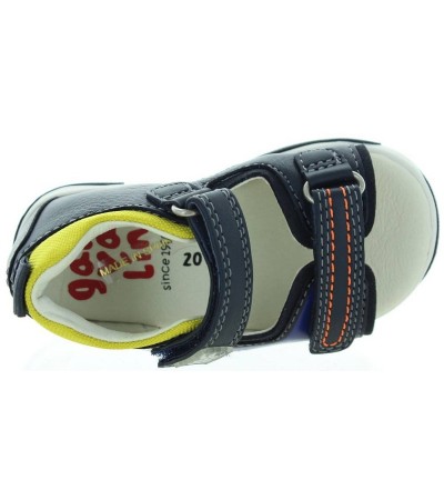 Baby boys sandals with closed backs