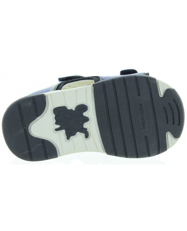 Baby boys sandals with closed backs