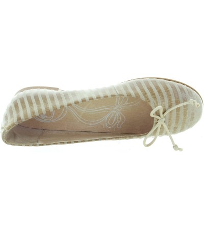 Sturdy flats for girls in beige leather 