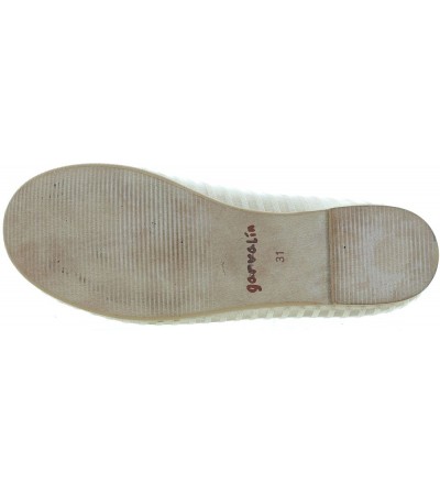 Sturdy flats for girls in beige leather 