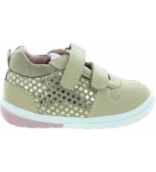 Beige natural leather sneakers for a toddler 