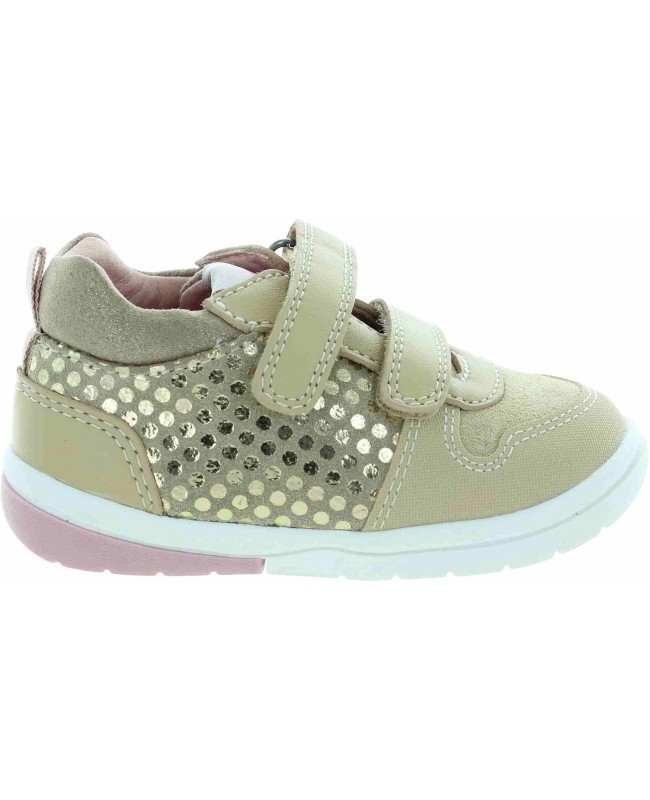 Beige natural leather sneakers for a toddler 