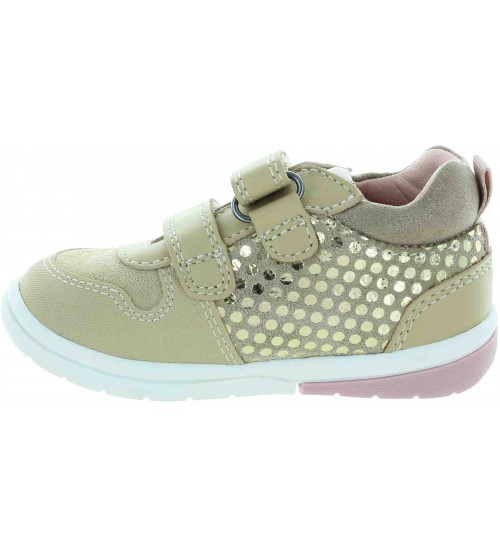 Beige natural leather sneakers for a toddler 