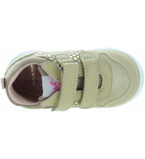 Beige natural leather sneakers for a toddler 