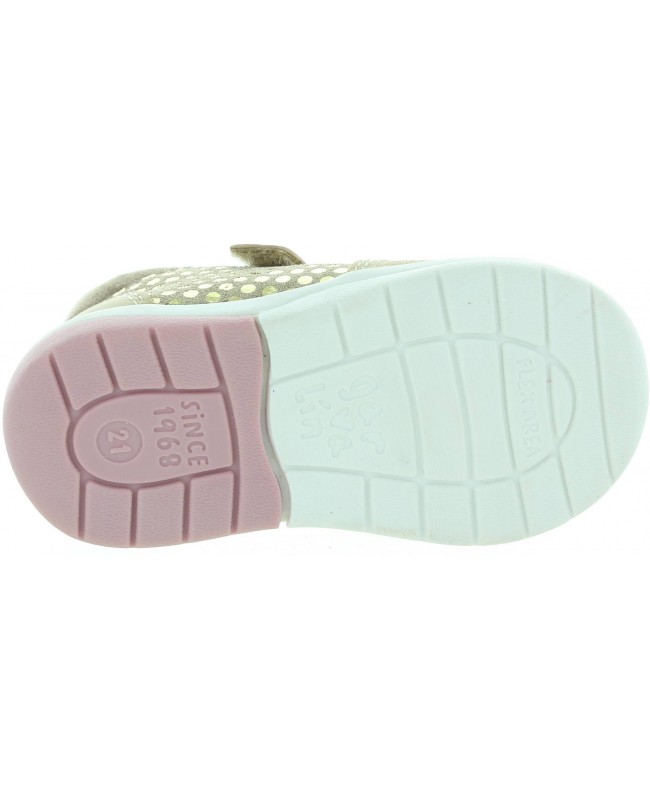 Beige natural leather sneakers for a toddler 