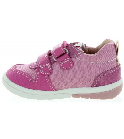 Leather shoes learning to walk for baby