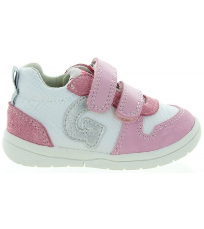 Shoes with arches to stop kids foot pain