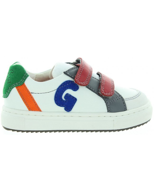 Healthy kids sneakers to develop their feet 