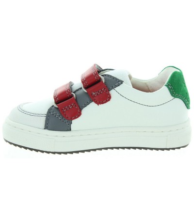 Healthy kids sneakers to develop their feet 