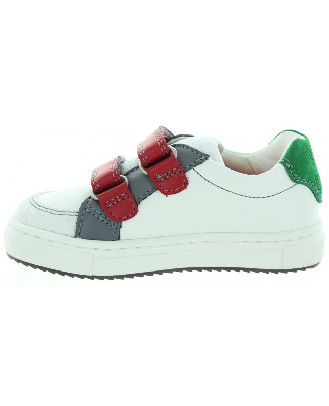 Healthy kids sneakers to develop their feet 