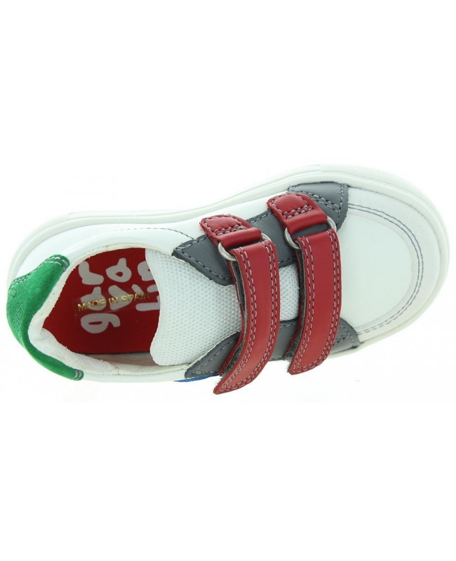 Healthy kids sneakers to develop their feet 