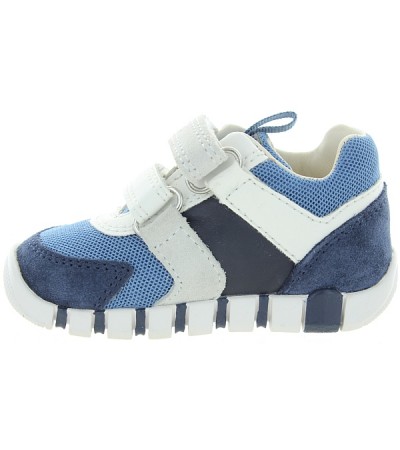 Supportive leather sneakers for baby boys 