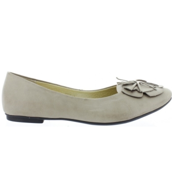 Gray flats for females with narrower feet 
