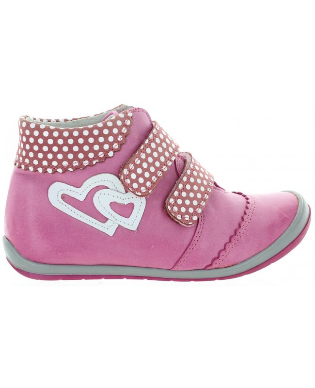 Boots for slim feet in girls 