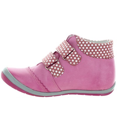 Boots for slim feet in girls 