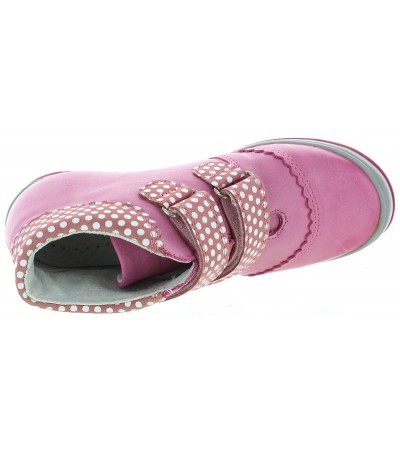 Boots for slim feet in girls 