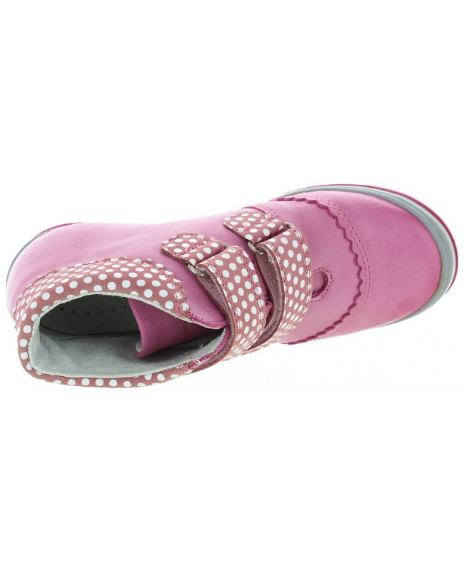 Boots for slim feet in girls 