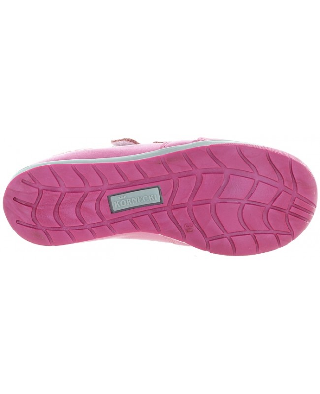 Boots for slim feet in girls 