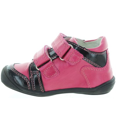 Toddler shoes for learning to walk for natural step