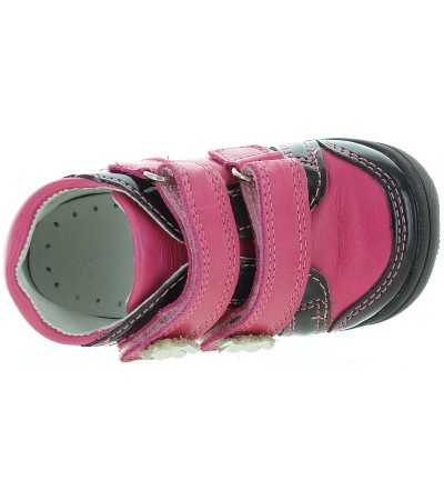 Toddler shoes for learning to walk for natural step
