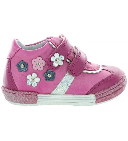 Girls pink boots to stop orthopedic problems 