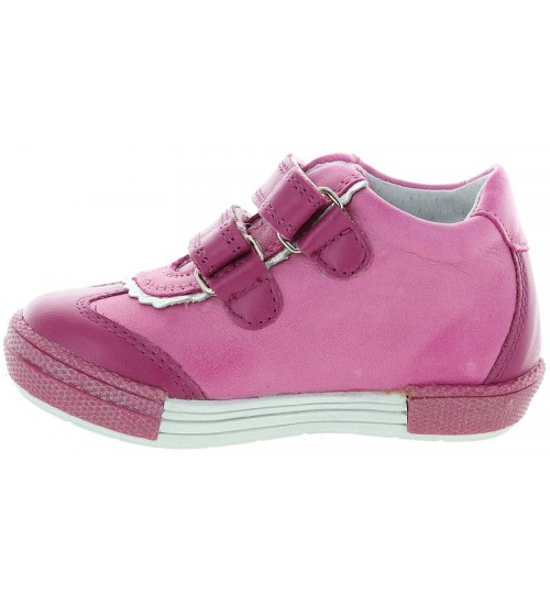 Girls pink boots to stop orthopedic problems 