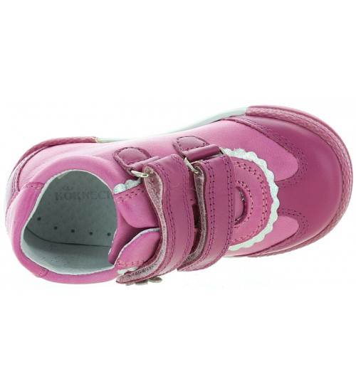 Girls pink boots to stop orthopedic problems 