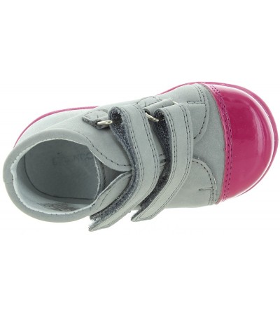 Profiled child shoes with arch support