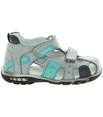 Tip toe sandals for a boy