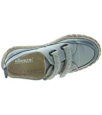 High instep child footwear with arches