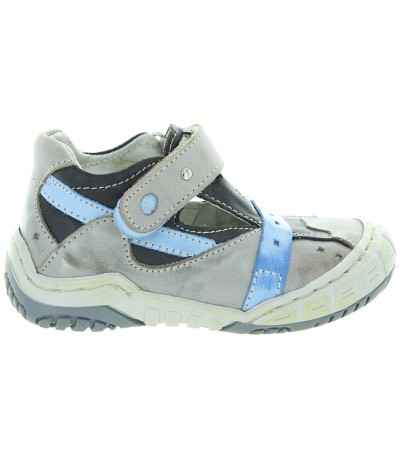 Shoes that support foot forming in kids 