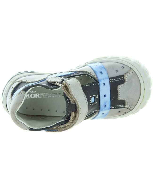 Foot forming shoes that support foot in kids 