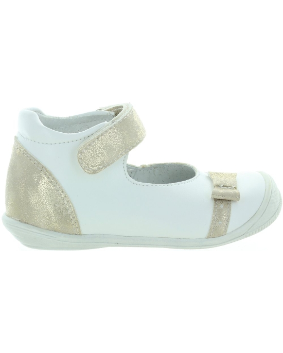 White dress shoes for a girl with good arch support