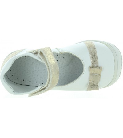 Good arch support white dress shoes for a child