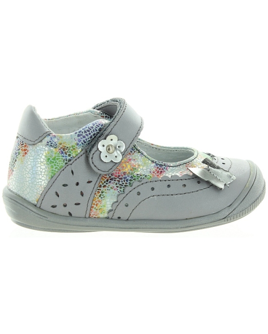 Shoes designed correct ankle turning with reinforced heel