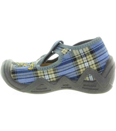 House shoes correction for ankle turning in