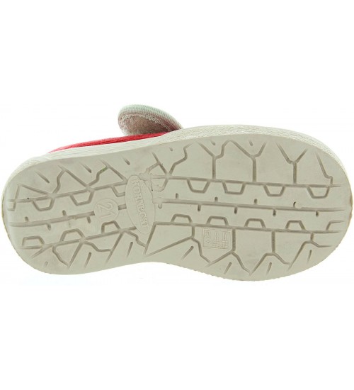 Polish slippers that close with velcro