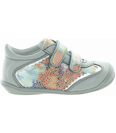 Toddler sneakers for toeing in girls