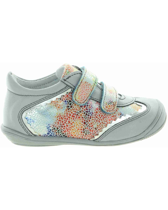 Toddler sneakers for toeing in girls