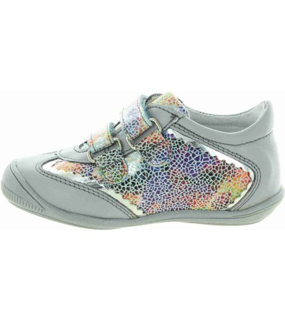 Toddlers ankles roll in overpronation shoes 
