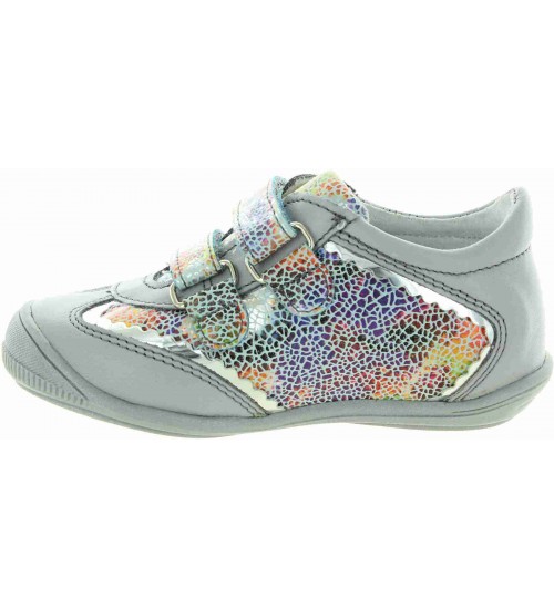 Toddlers ankles roll in overpronation shoes 