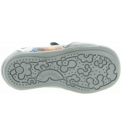 Toddlers ankles roll in overpronation shoes 