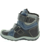 Snow boots for child with pigeon toes