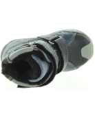 Snow boots for child with pigeon toes