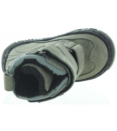 Snow boots for a boy with arches