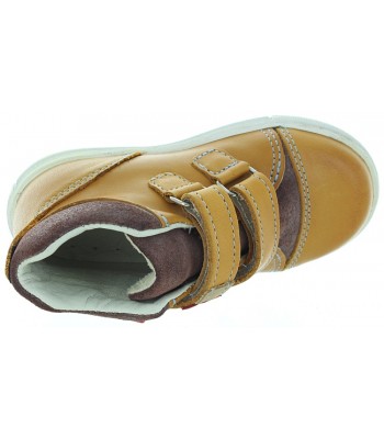 Toddler start up sneakers for a boy 