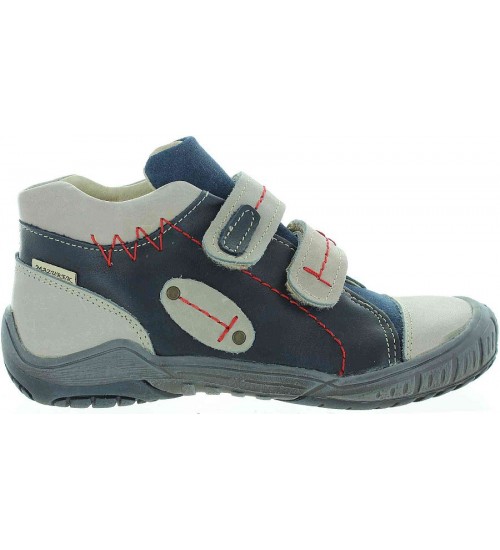 Kids with flat feet boots with arches