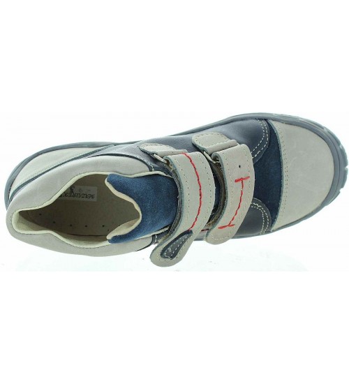 Kids with flat feet boots with arches